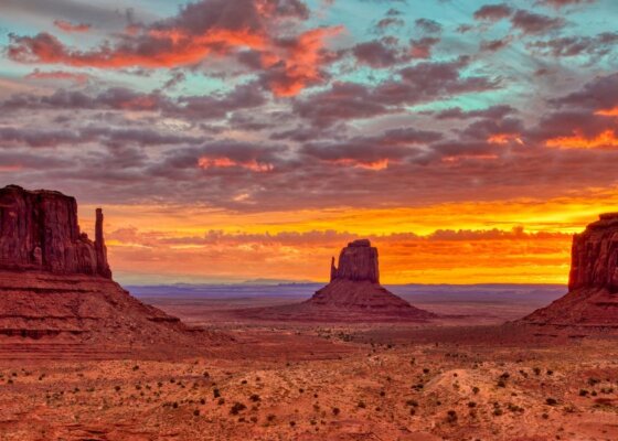 Monument Valley Sunset - Colorado, USA - Travel Deals from the USA - Wake Up Here